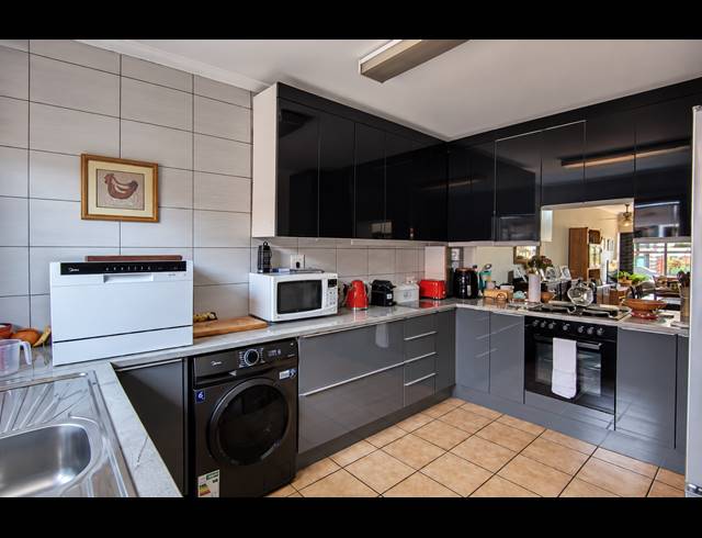 2 BEDROOM TOWNHOUSE FOR SALE IN THREE RIVERS